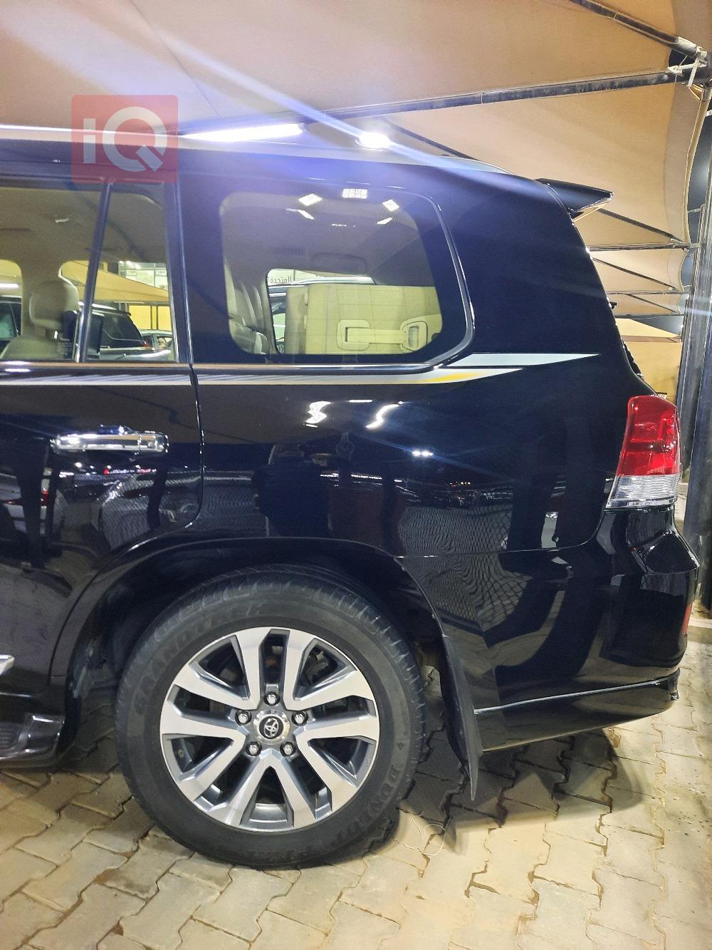 تويوتا لاندكروزر